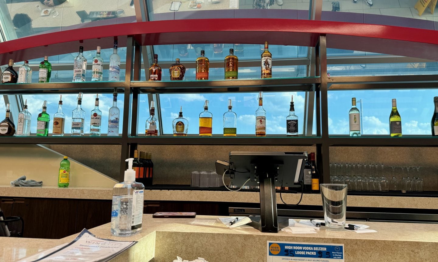 Wingtips Lounge STL St. Louis Missouri Lambert Terminal 2