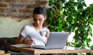 I’m 25. Here’s How I Got Started Investing