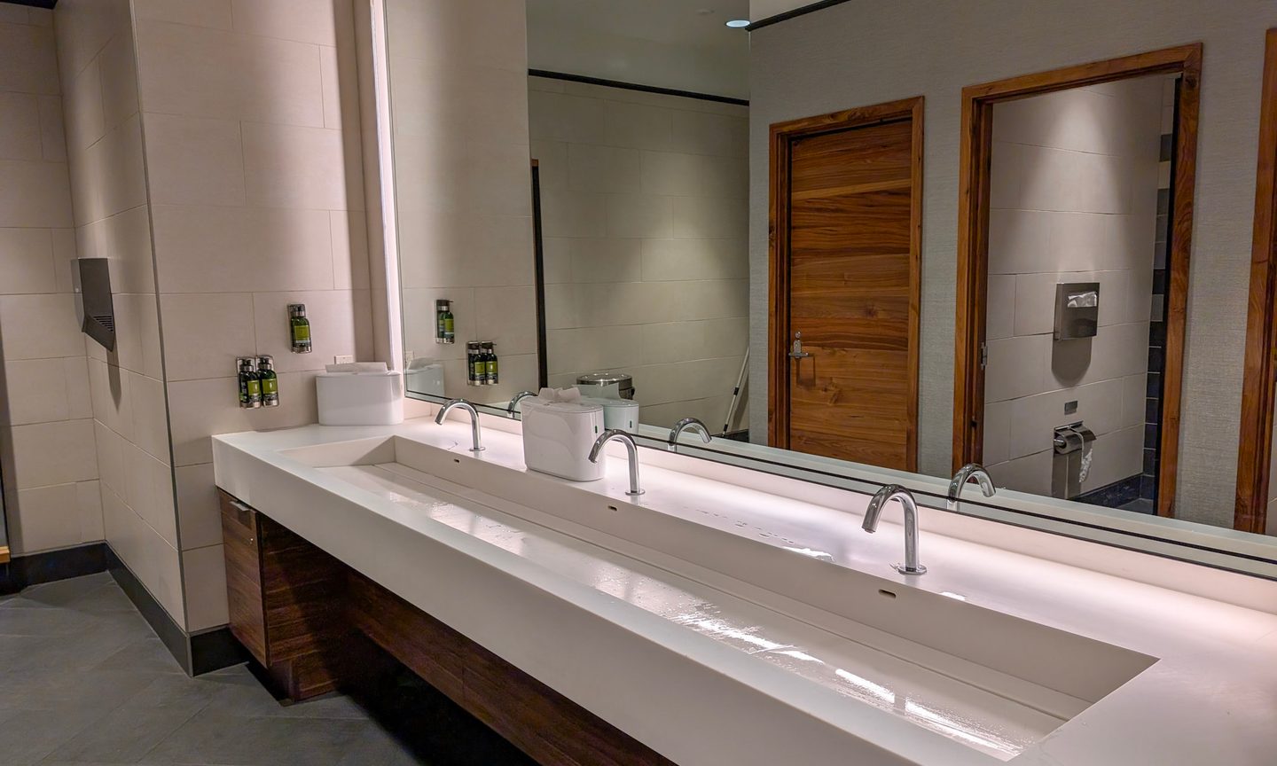 Sink, Sink Faucet, Bathing