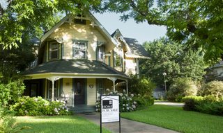 Weekly Mortgage Rates Barely Budge, With No Signs of Falling