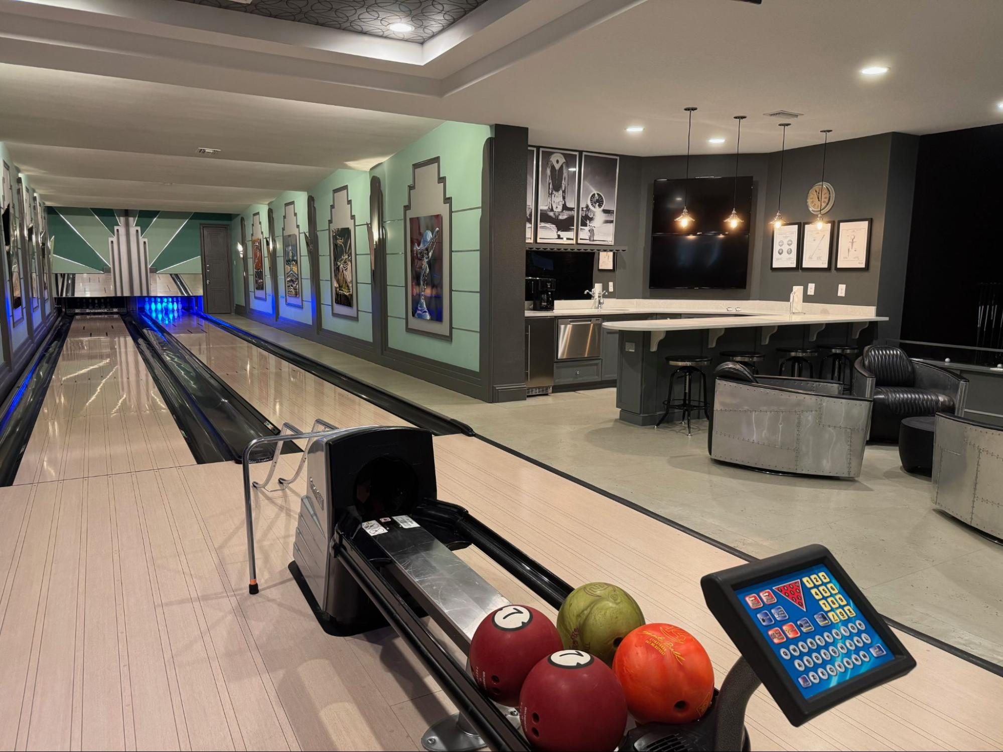 Bowling, Leisure Activities, Person
