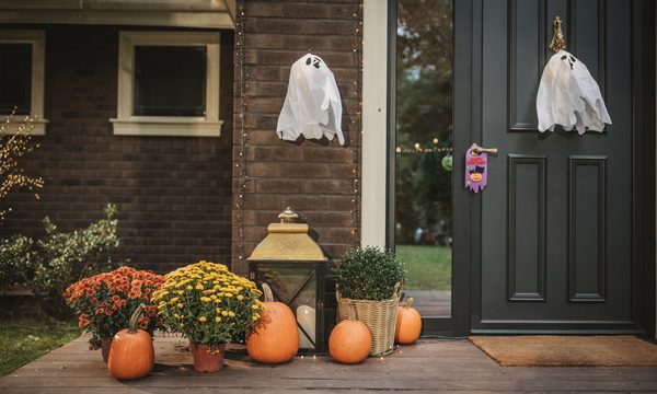 House decorated for Halloween