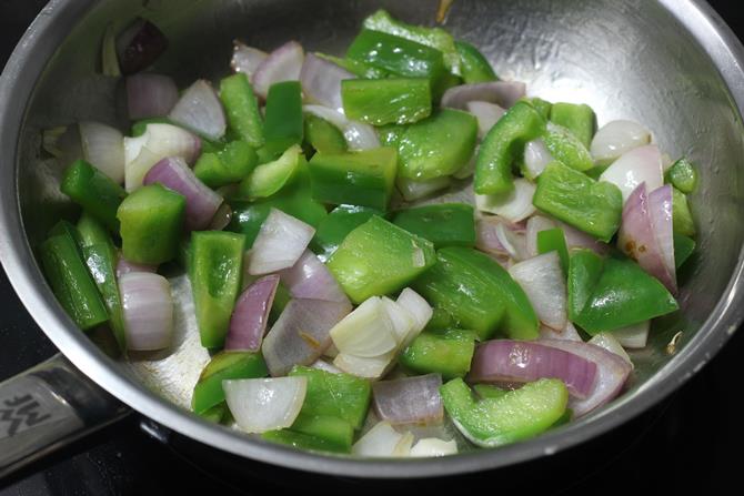 saute capsicum to make chutney