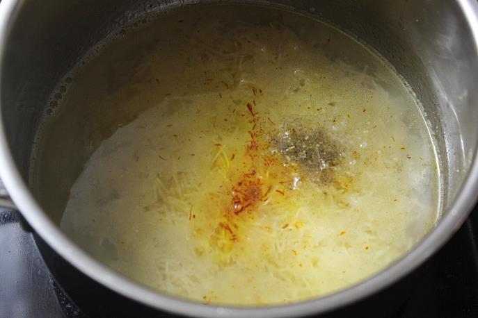 adding hot water to make semiya kesari recipe