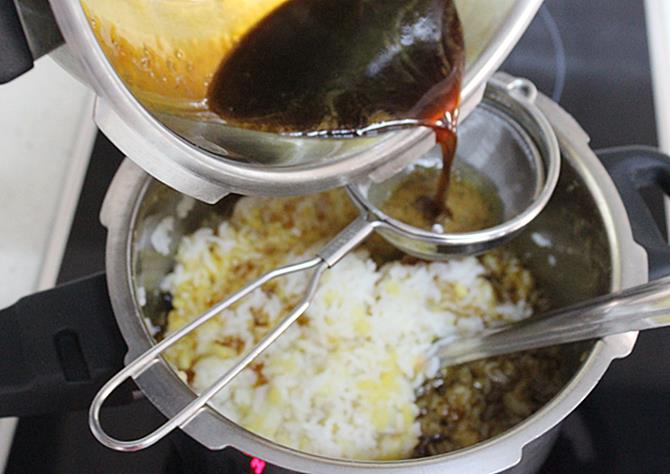 filtering jaggery syrup