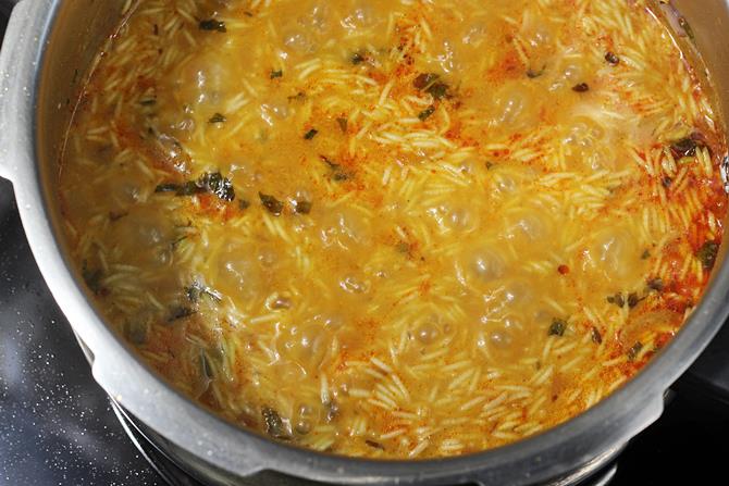 cooking kuska rice in pressure cooker