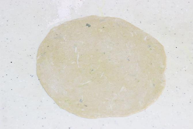 rolling paratha