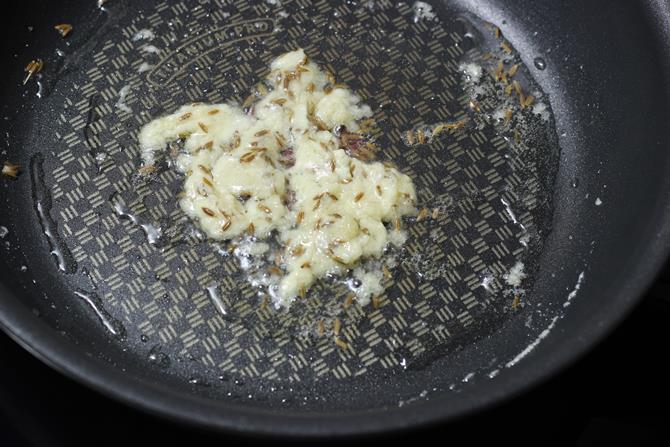 frying ginger garlic paste