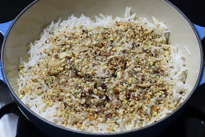Add the peanut powder, salt and oil