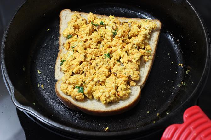 spread the paneer on bread