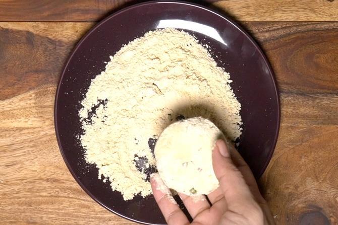 roll dahi kabab in besan