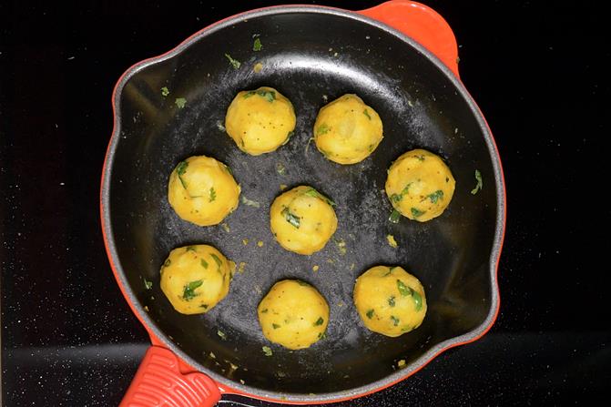 making batata vada balls