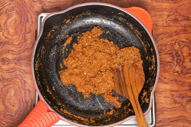 cooked achari masala for paneer