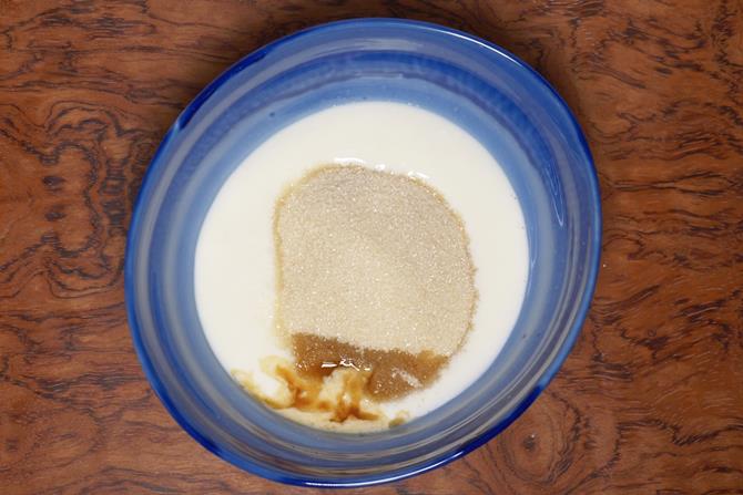 add sugar to curd to make eggless sponge cake