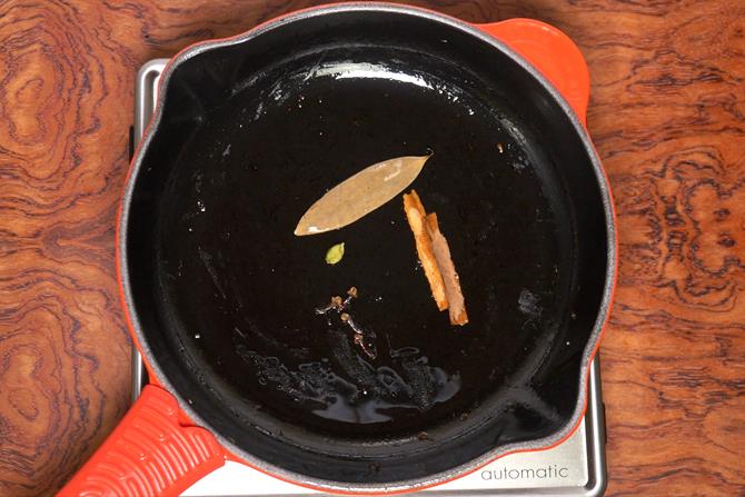 temper spices in oil