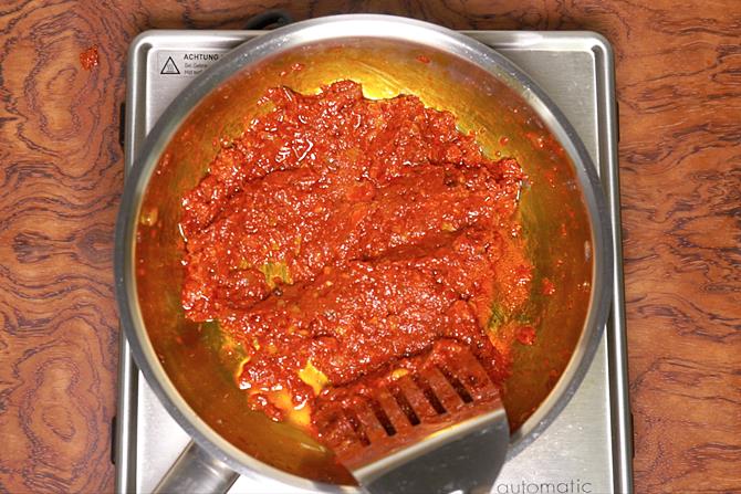 schezwan sauce leaves the sides of the pan