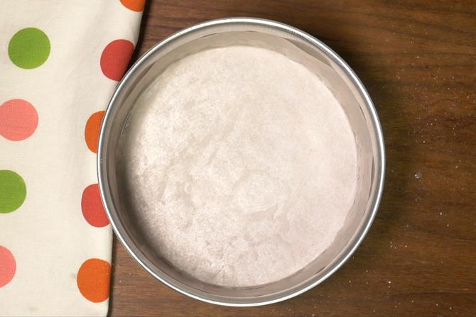 line a cake pan