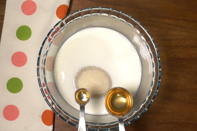 mixing wet ingredients with sugar for strawberry cake