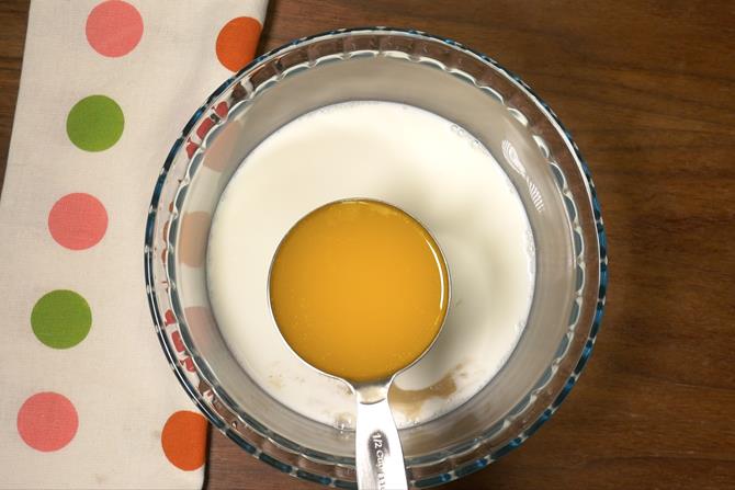 melted butter to make eggless strawberry cake