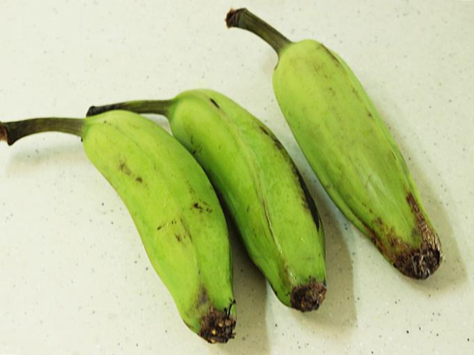 Wash the raw bananas