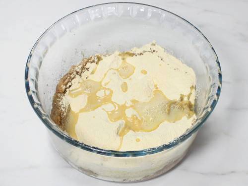 adding hot oil over gram flour