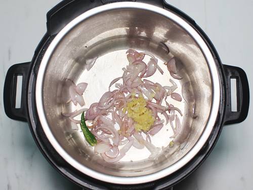 adding ginger garlic paste
