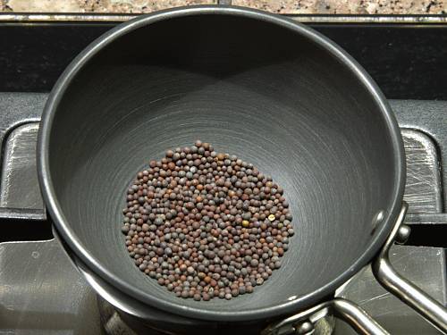 roasting mustard seeds