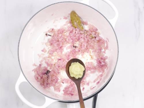 saute ginger garlic paste