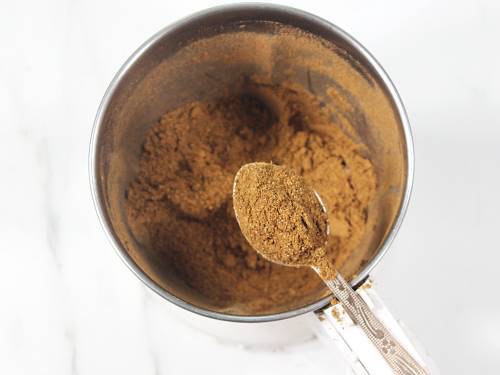 biryani masala in a grinder