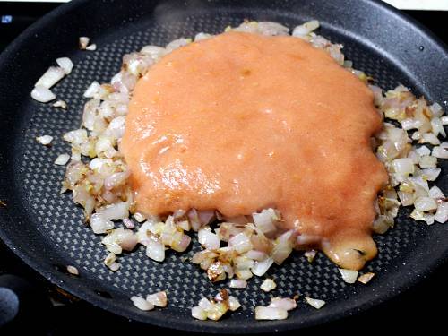 add tomato puree