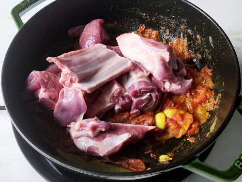 bone-in goat meat