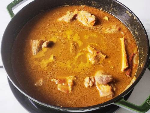 pour water and simmer the curry