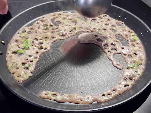 pouring ragi batter