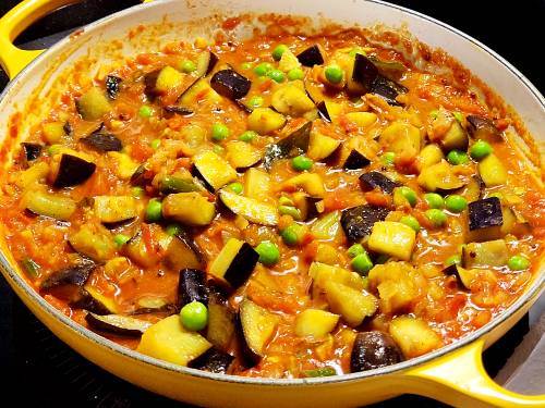 simmering brinjals in curry